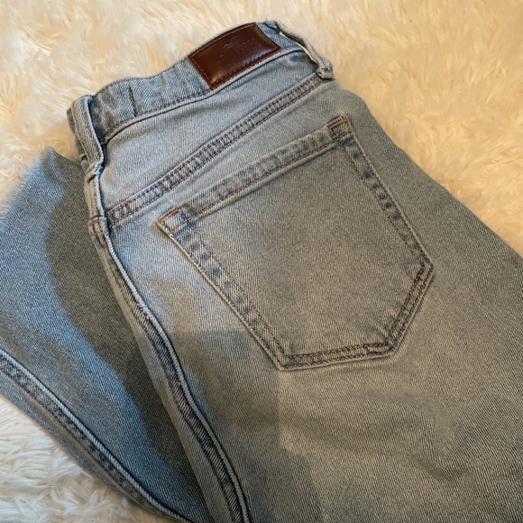 Hollister ripped mom jeans - Picture 2 of 5